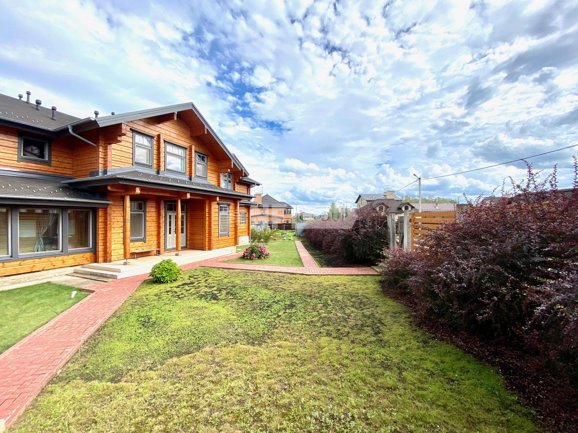 «Белые Росы» (Belye Rosy)