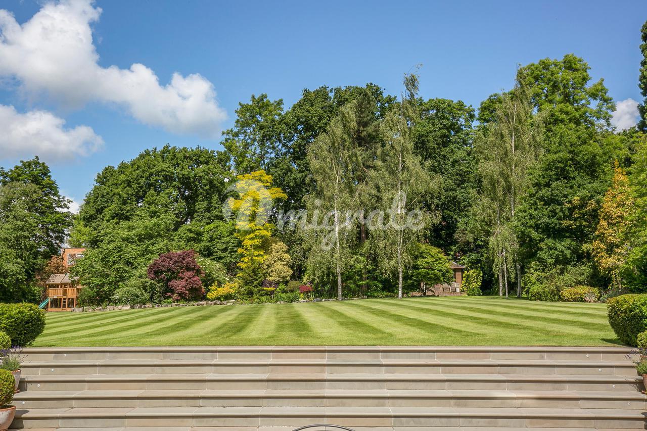 Продажа - Вилла В Eversley Crescent, London, N21 - В Лондоне В.