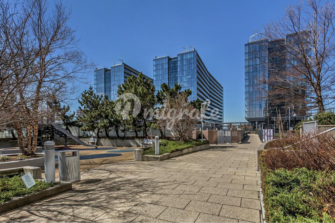 Кондоминиум в 131-03 40th Road, 8D - Flushing, New York