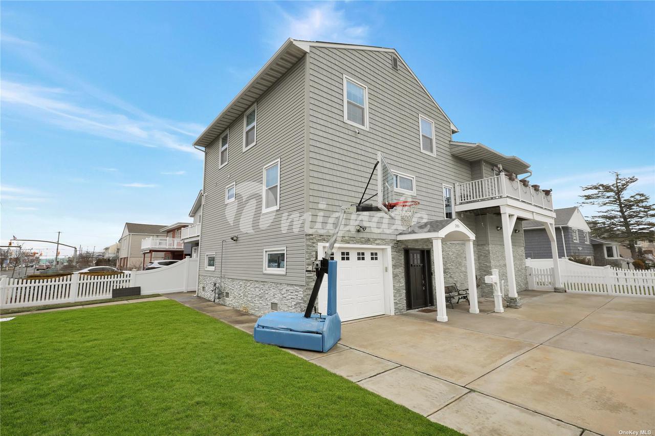 Вилла в 205 E Olive Street - Long Beach, New York