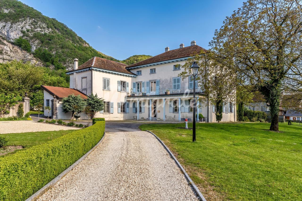 Вилла в La Roche, Fribourg, Switzerland