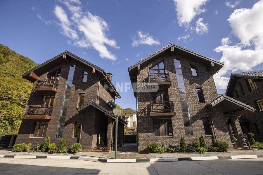 Polyana Gorky Village (Поляна Горки Вилладж)