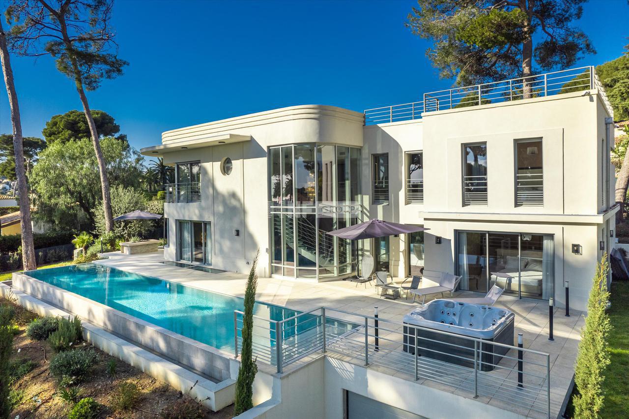 Вилла в Juan-les-Pins, Alpes-Maritimes, Provence-Alpes-Côte d`Azur