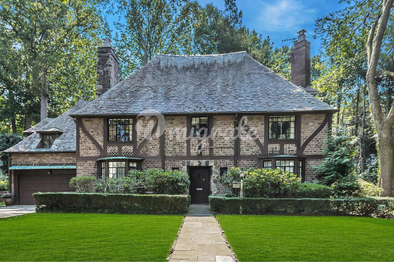 Вилла в 7 Somerset Drive - Great Neck, New York
