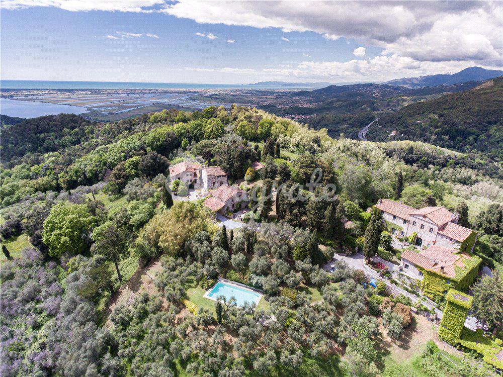 Роскошное поместье с видом на море в Лукке