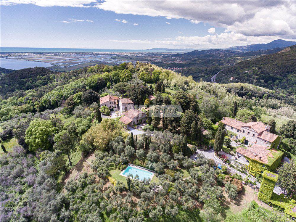 Роскошное поместье с видом на море в Лукке