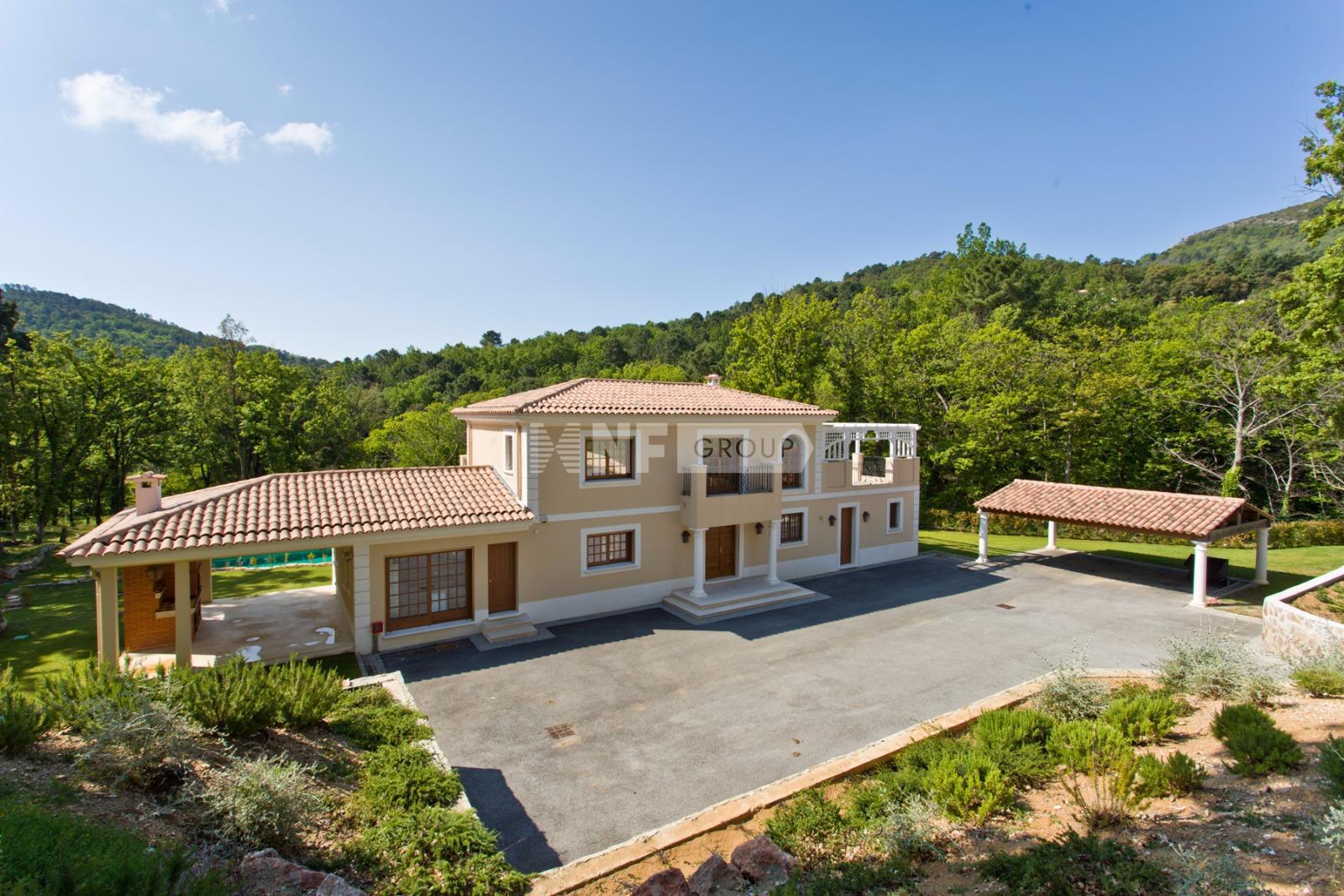 Просторная вилла с бассейном (janssens-immobilier 83680)