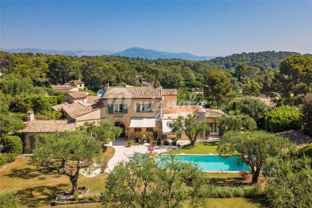 Прекрасная вилла в Мужен