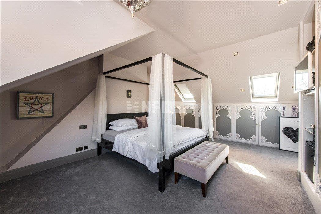 Вилла в Kingswood Avenue, Queen