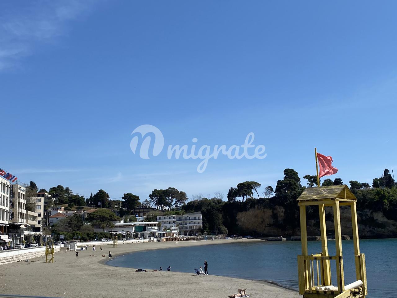 Дом с рестораном в уникальном месте в Улцине (A house with a restaurant in a unique location in Ulcinj)
