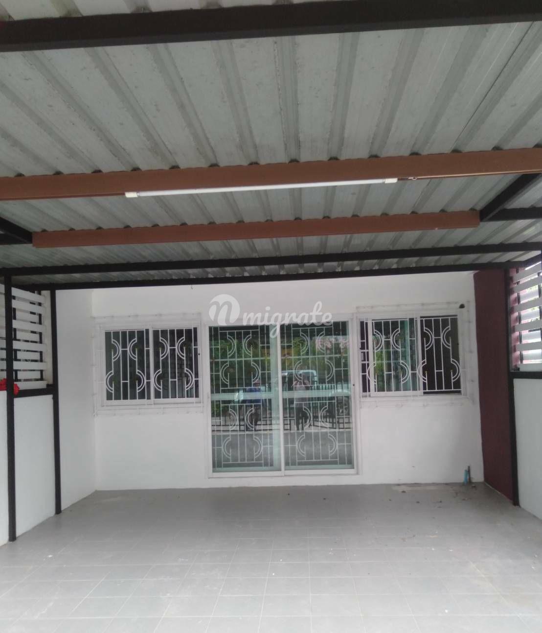 3 спален Таунхаус на продажу (2 Storeys Townhome for Sale near Srinakarin Market)