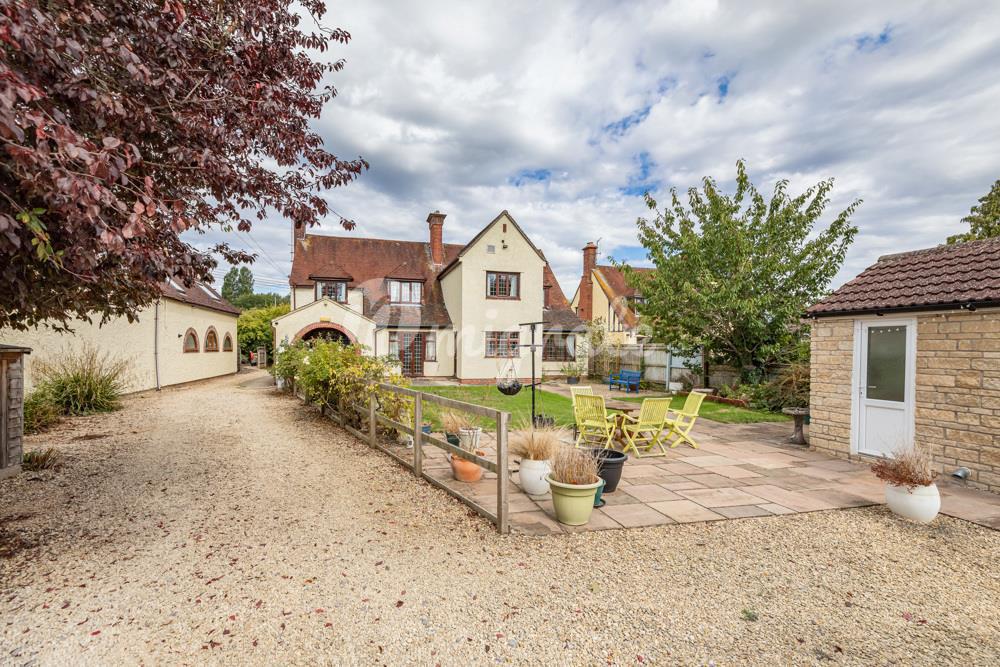 Продажа Вилла в Bristol Road, Chippenham, Wiltshire, SN15