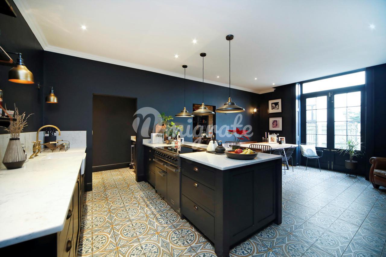 Вилла в Suffolk Square, Cheltenham, Gloucestershire, GL50