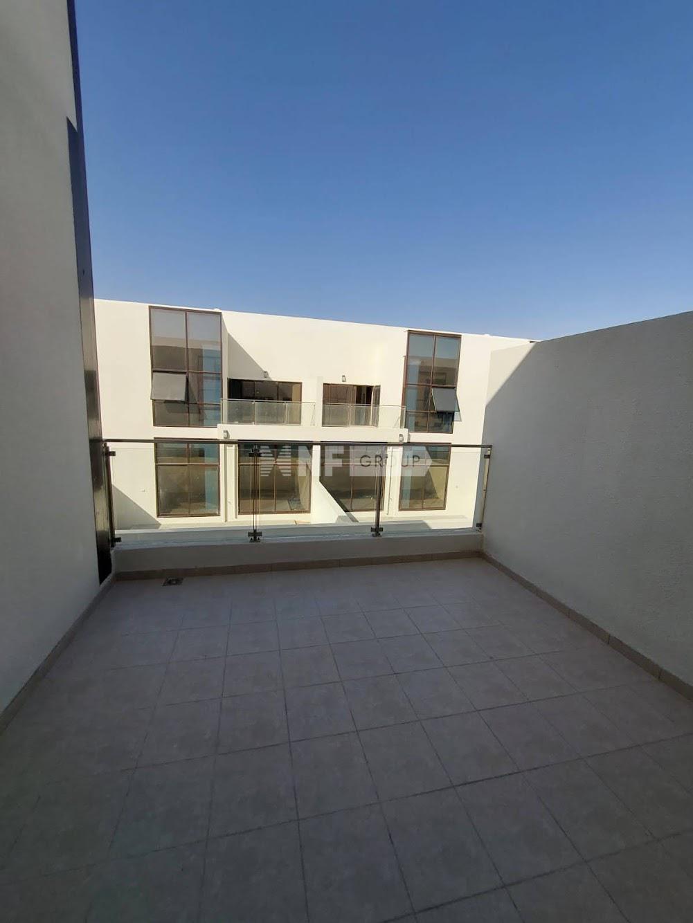 Таунхаус с 3 спальнями в the Fields (3 Bedrooms in The Fields)