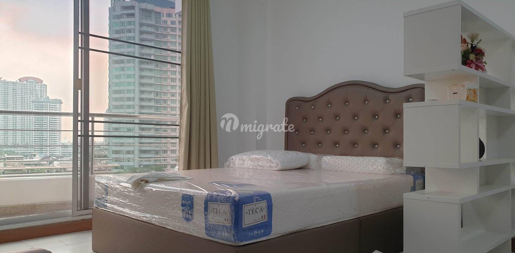 Студия Кондо на продажу в Supalai River Place (Supalai River Place)