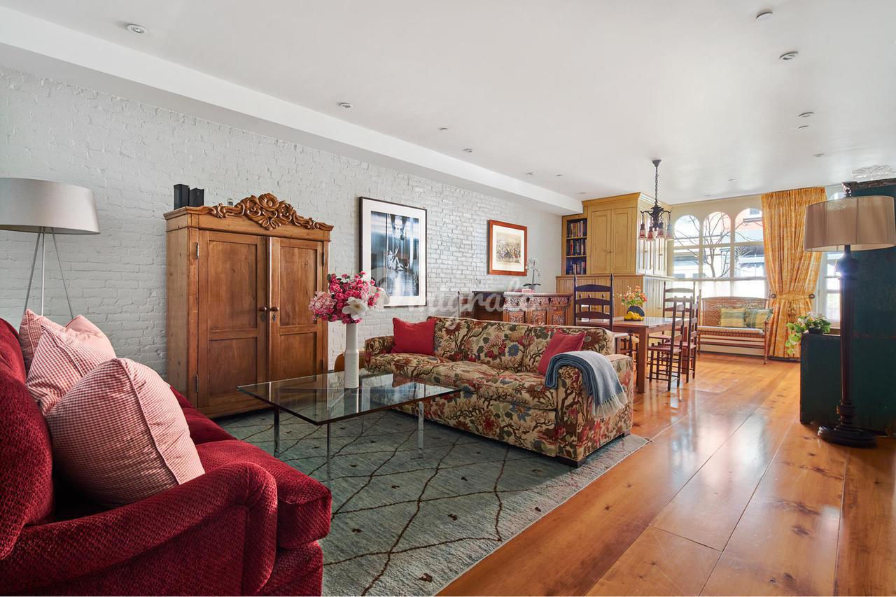 Кондоминиум в CAPTAIN ROSE HOUSE, 273 WATER ST, 1 - Seaport, New York