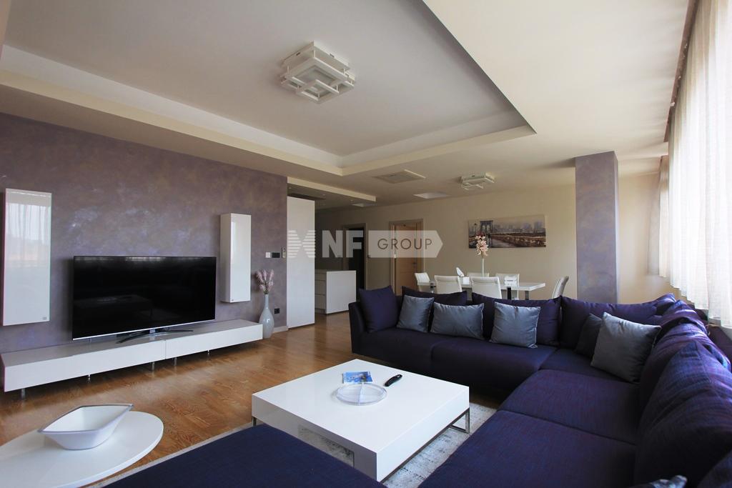 LUX трехкомнатная квартира в привлекательном месте в Будве (LUX three bedroom apartment in an attractive location in Budva)