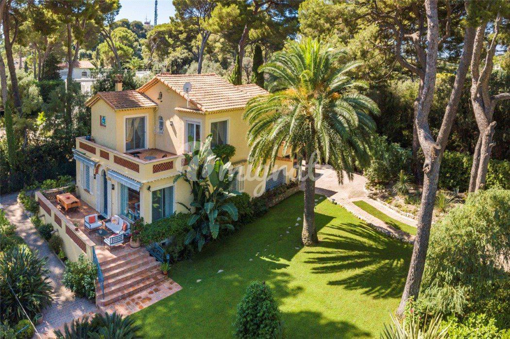 Прекрасная вилла с видом на море в Кап д