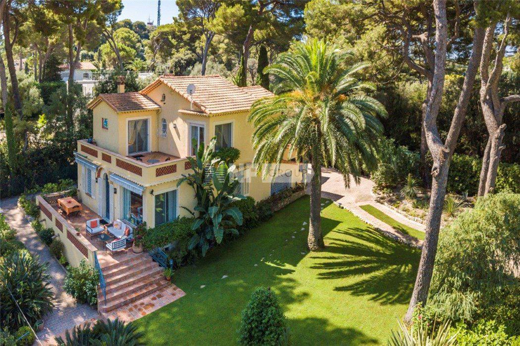 Прекрасная вилла с видом на море в Кап д