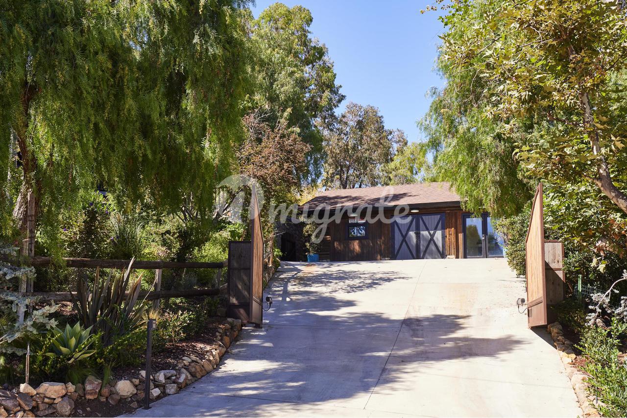 Вилла в 33271 Decker School Rd - Malibu, California