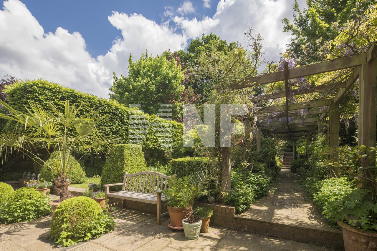 Продажа Вилла в Stormont Road, London, N6 в Лондоне в