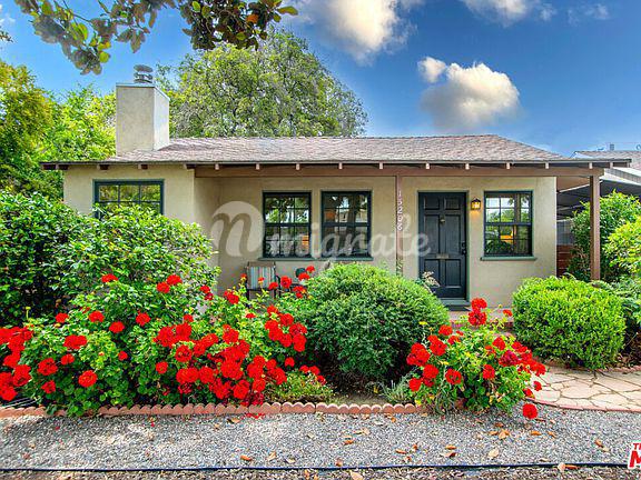 Очаровательный дом в престижном районе Лос-Анджелесе (15206 La Maida St, Sherman Oaks, CA 91403)