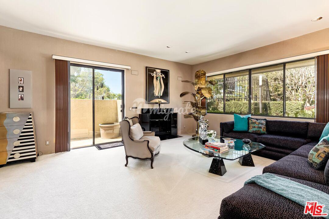 Вилла в 2225 CENTURY Hl - Westwood / Century City, California