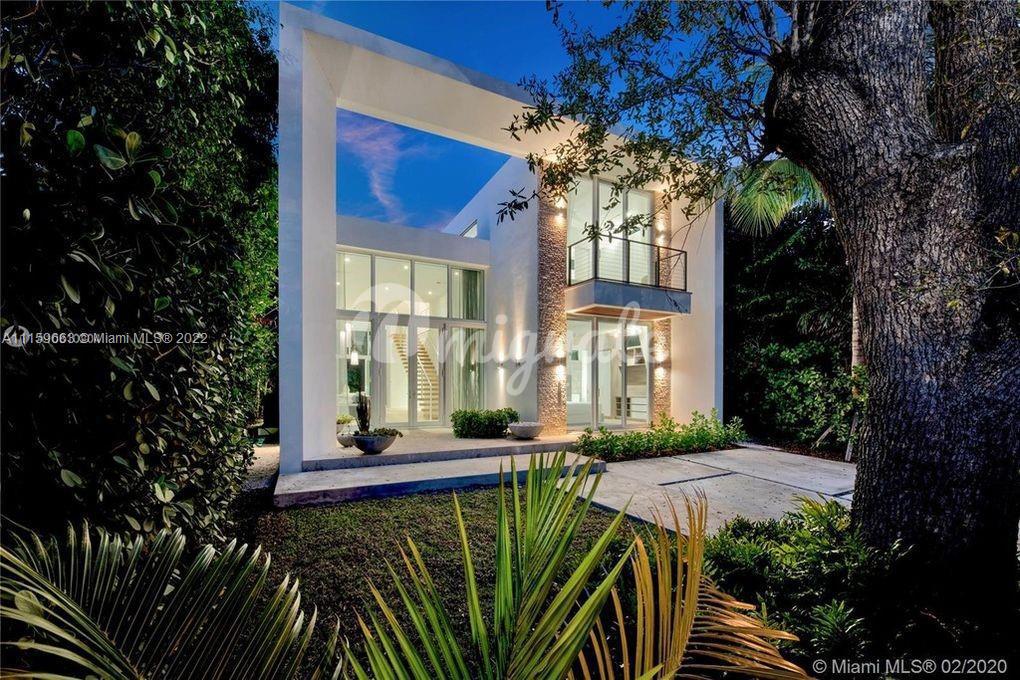 Вилла в 335 W 46th St  - Miami Beach, Florida