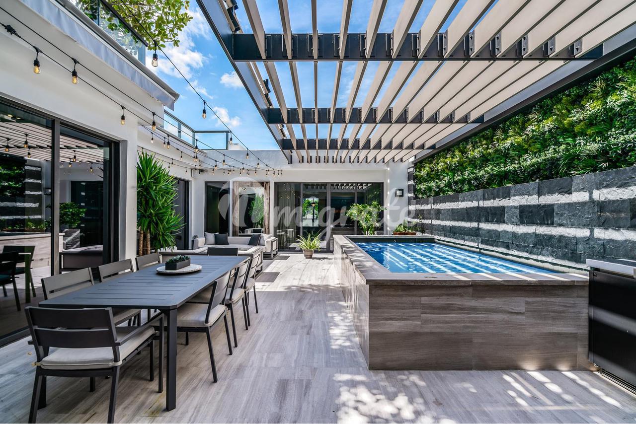 Кондоминиум в 350  Meridian Ave , PH - Miami Beach, Florida