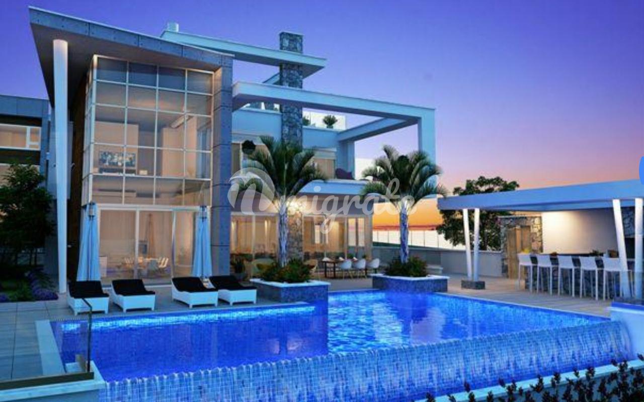 Вилла на первой береговой линии