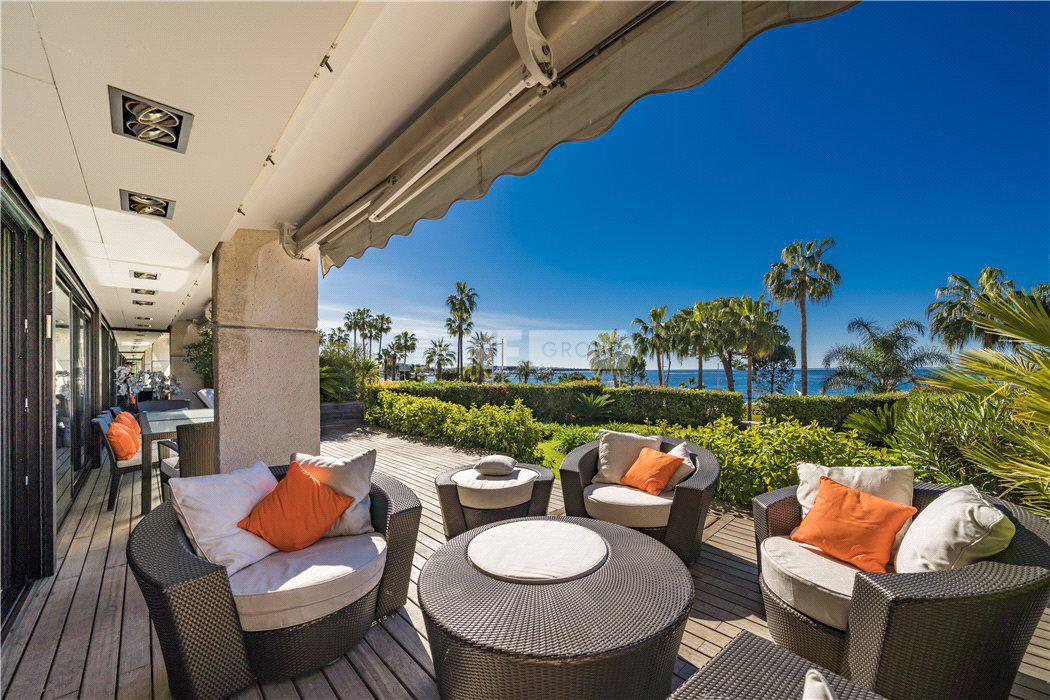 Апартаменты на первой линии моря в Каннах