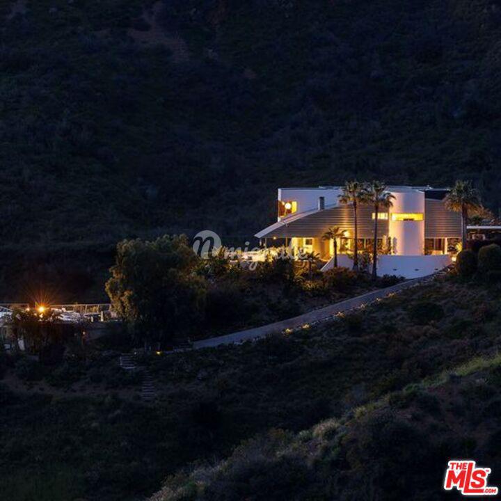 Вилла в 21940 Lamplighter Ln - Malibu, California