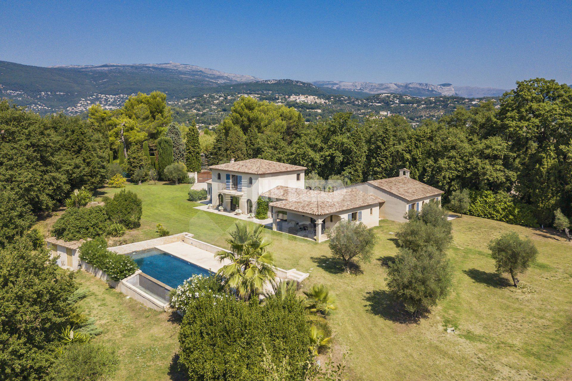 Вилла в живописной местности рядом с Вальбонн