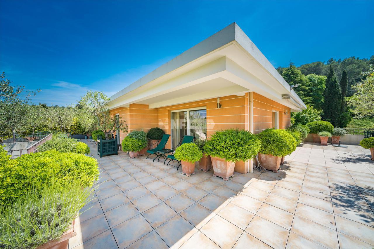 Апартамент в Valbonne, Alpes-Maritimes, Provence-Alpes-Côte d`Azur