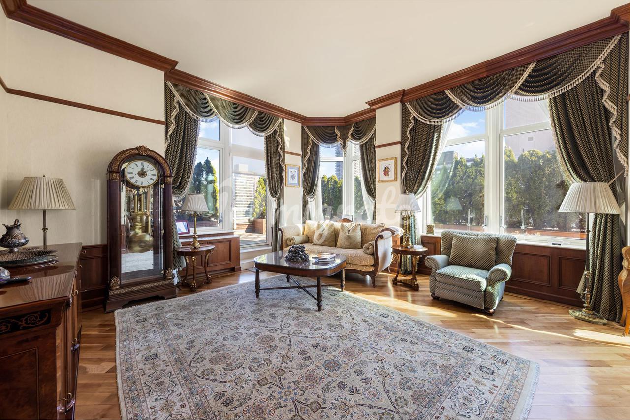 Кондоминиум в Park Avenue Court, 120 E 87TH ST, R22CDE - Carnegie Hill, New York