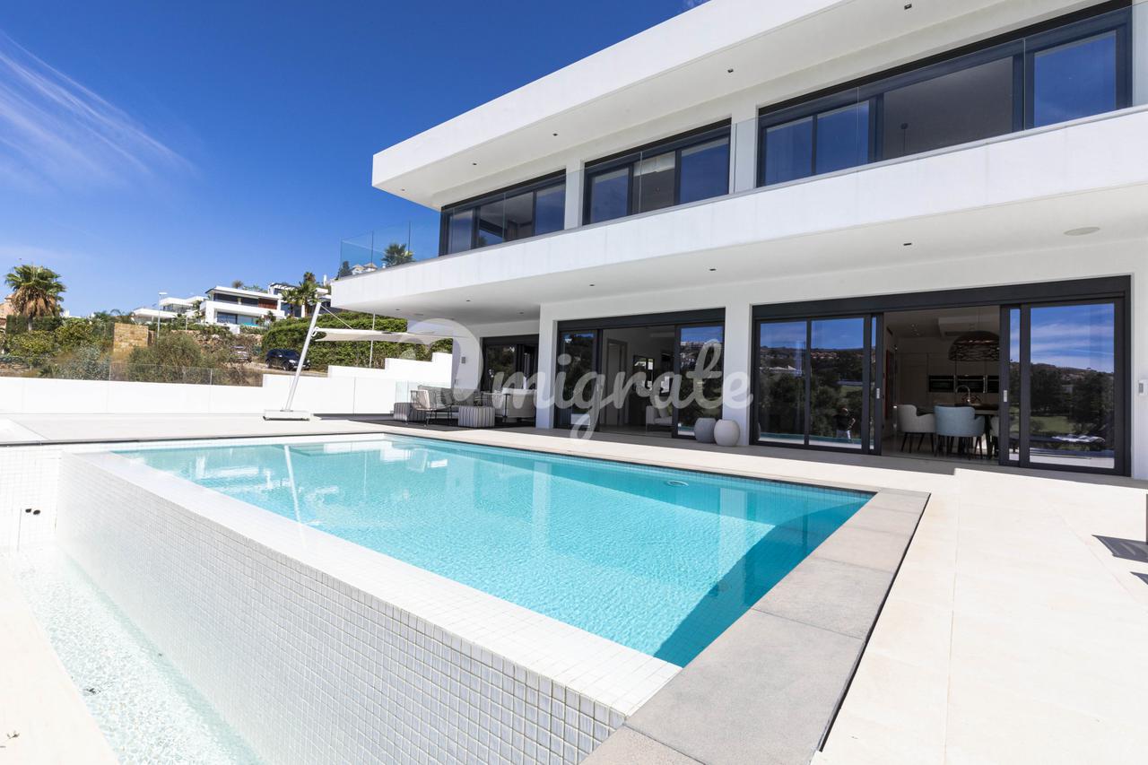 Вилла в La Alqueria, Benahavis, Malaga