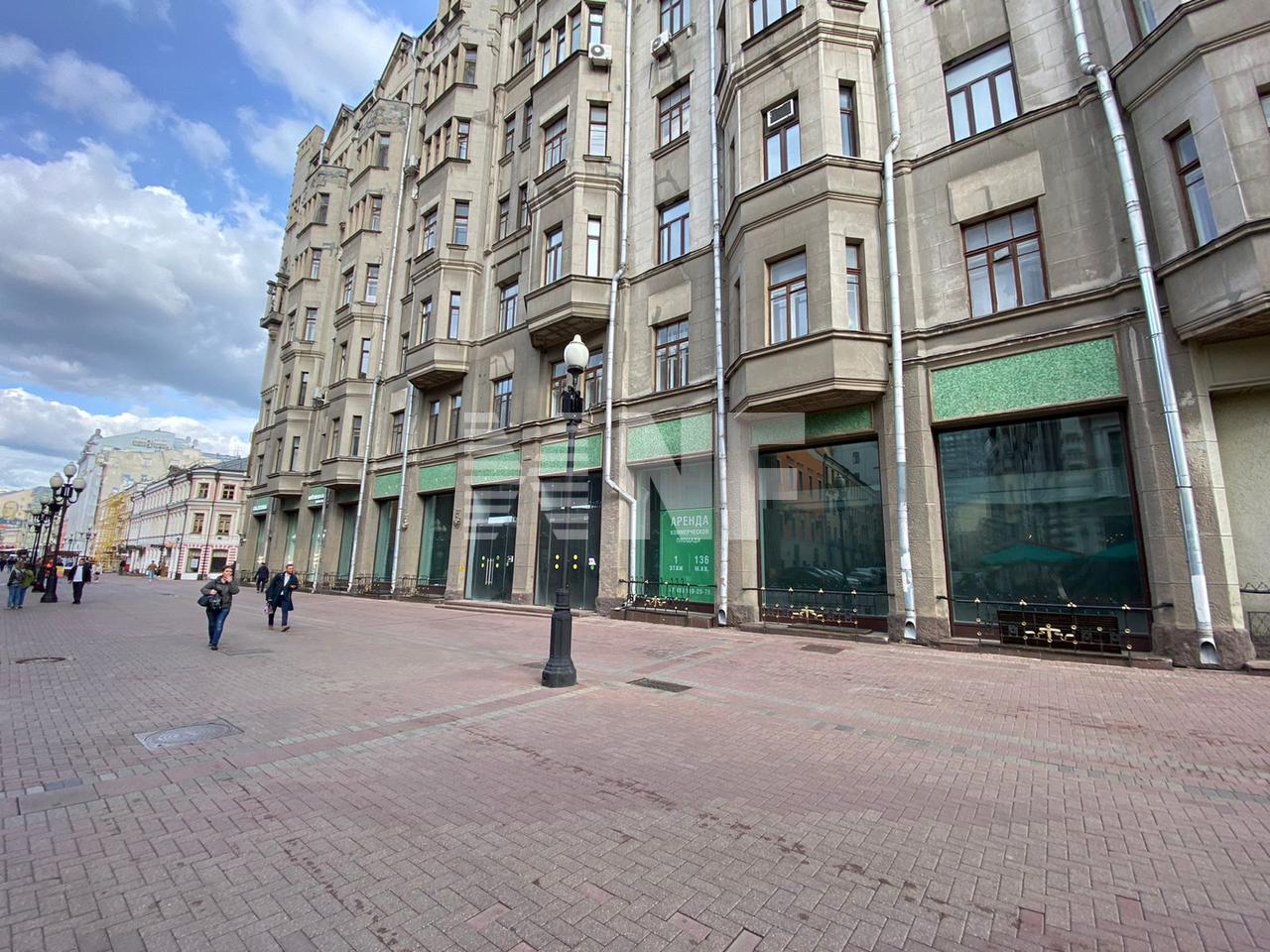 Торговое помещение 1349.9 м² рядом с метро Арбатская, Арбат улица, д. 35 -  продажа без посредников