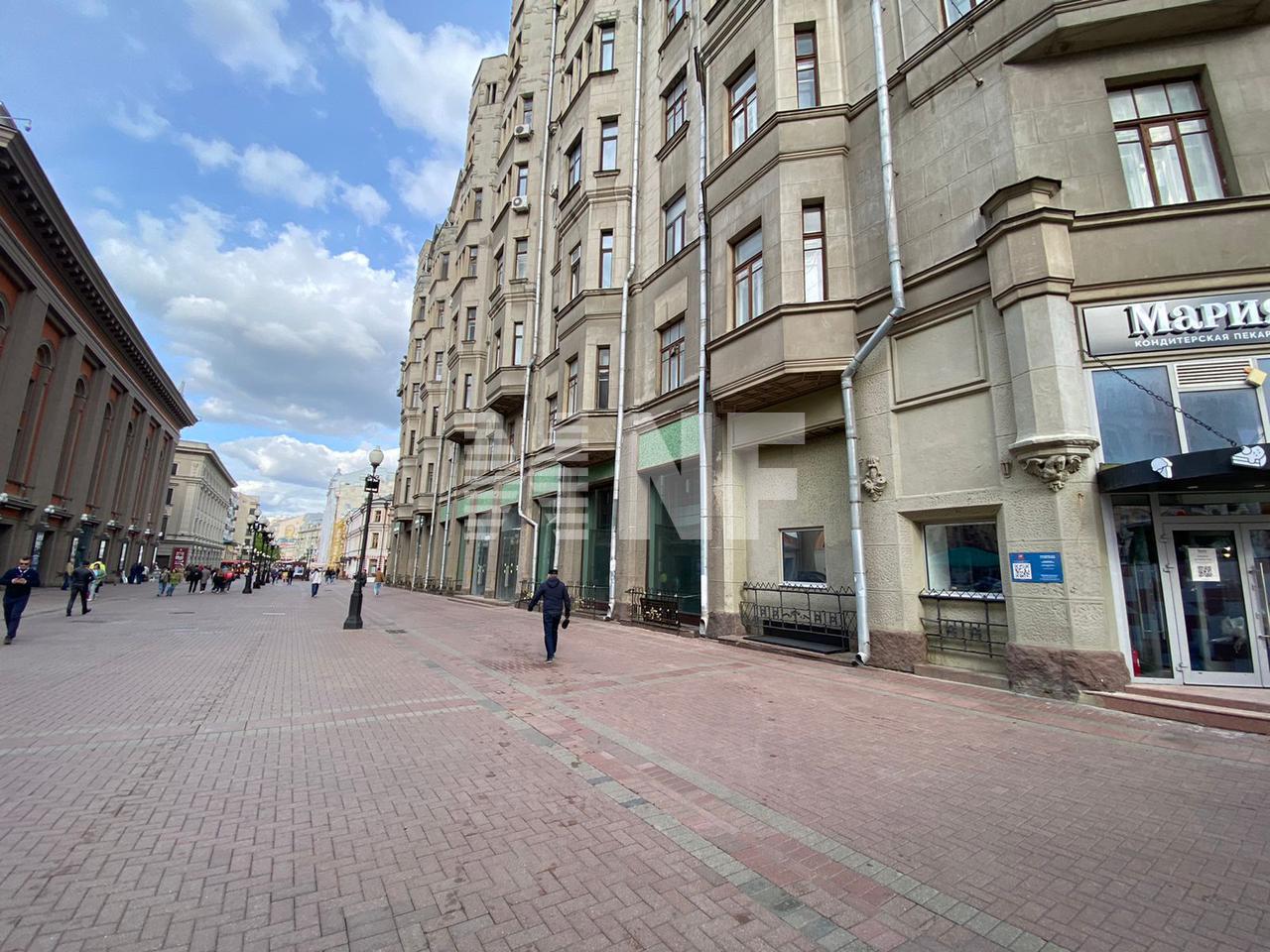 Торговое помещение 1349.9 м² рядом с метро Арбатская, Арбат улица, д. 35 -  продажа без посредников