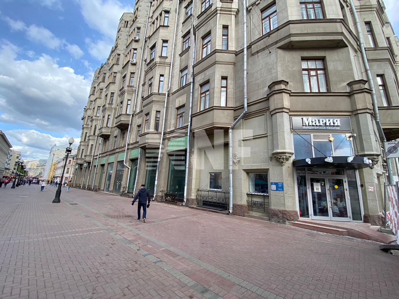 Торговое помещение 1349.9 м² рядом с метро Арбатская, Арбат улица, д. 35 -  продажа без посредников