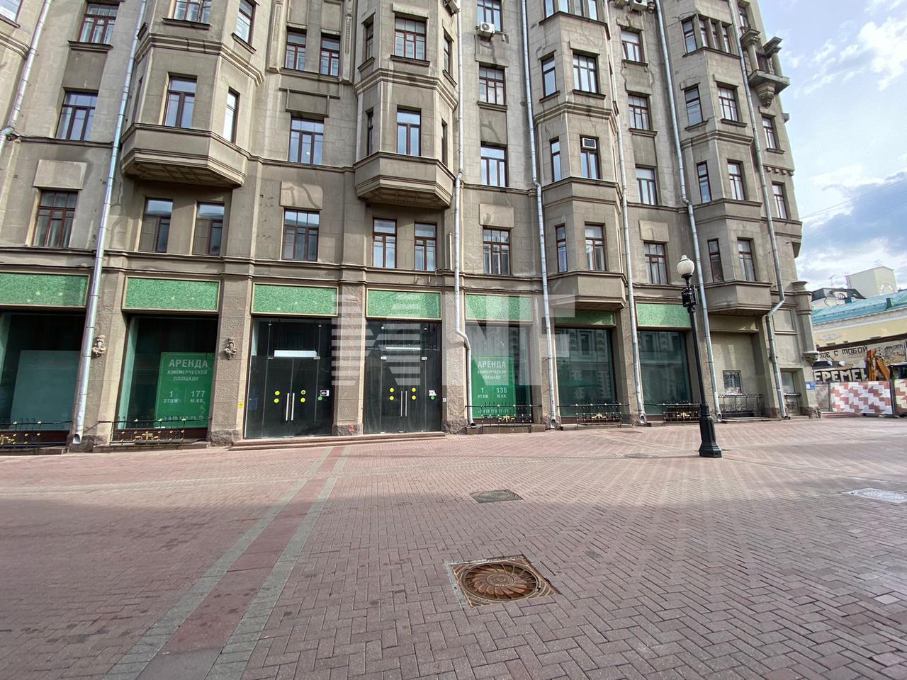 Торговое помещение 1349.9 м² рядом с метро Арбатская, Арбат улица, д. 35 -  продажа без посредников