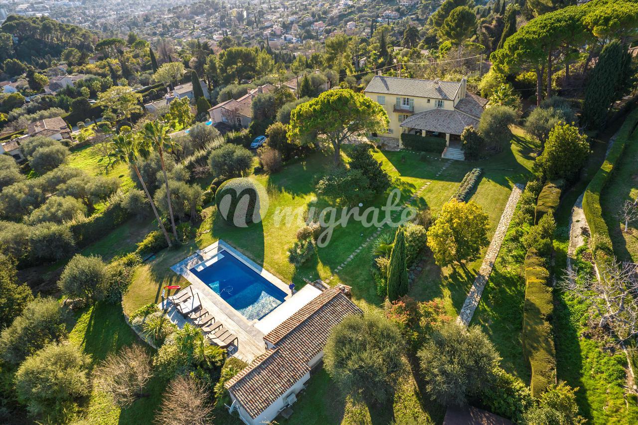 Вилла с видом на море в Мужене (Ref.: 8528)