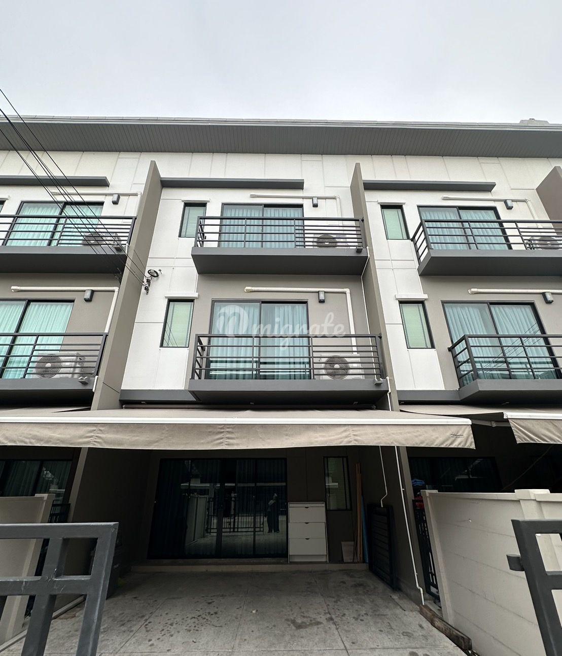 3 спален Дом на продажу в Baan Klang Muang Srinakarin-Onnut (Baan Klang Muang Srinakarin-Onnut)