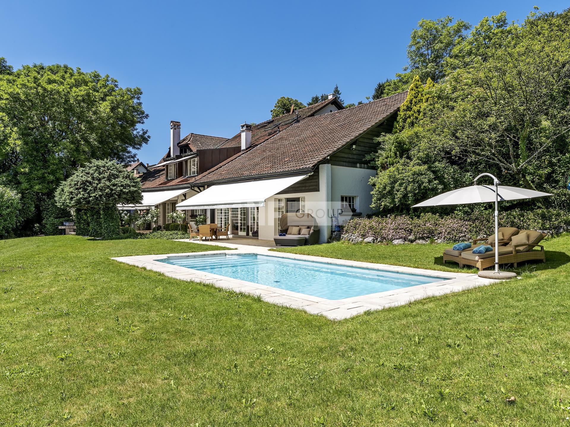 Особняк среди виноградников Лаво с видом на Женевское озеро (Ref.33982)