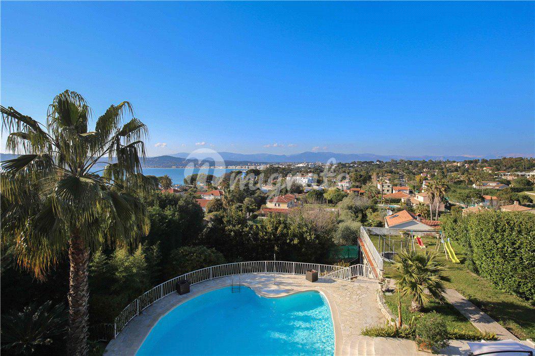 Роскошная вилла с видом на море на Кап д