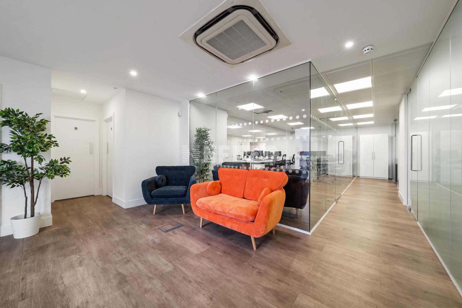 Современный офис в Лондоне (Self-contained office for sale, Vauxhall)