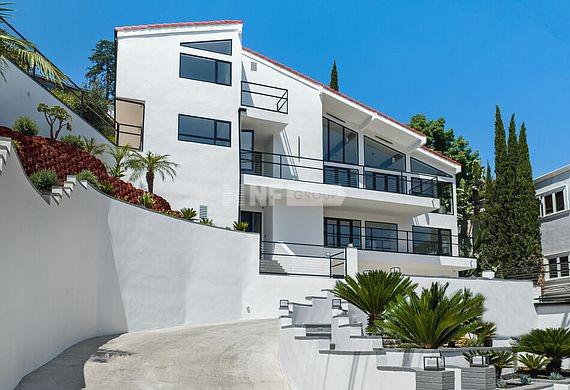 Красивый дом в Лос-Анджелесе (2471 Claremont Ave, Los Angeles, CA 90027)