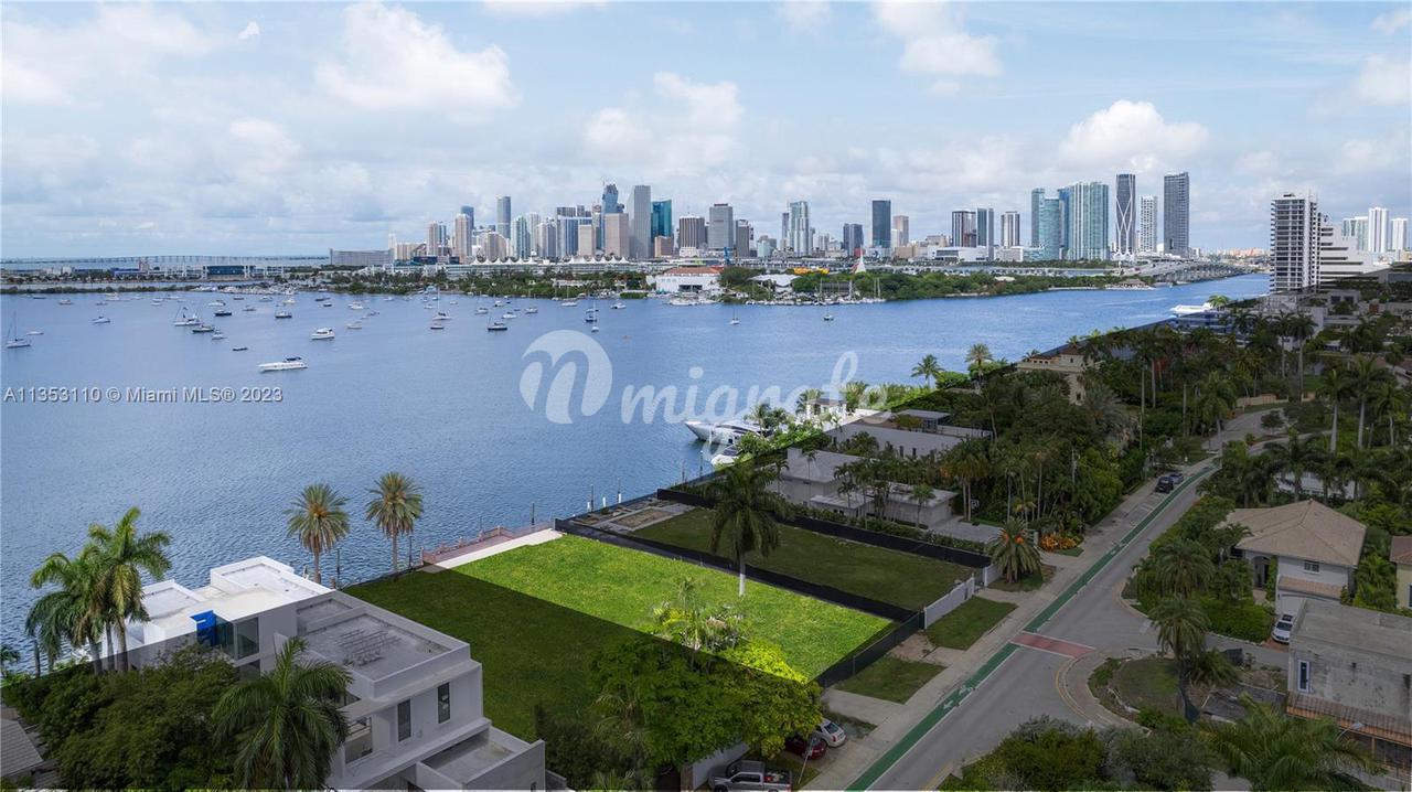 Земельный участок в 1330 S Venetian Way - Miami, Florida