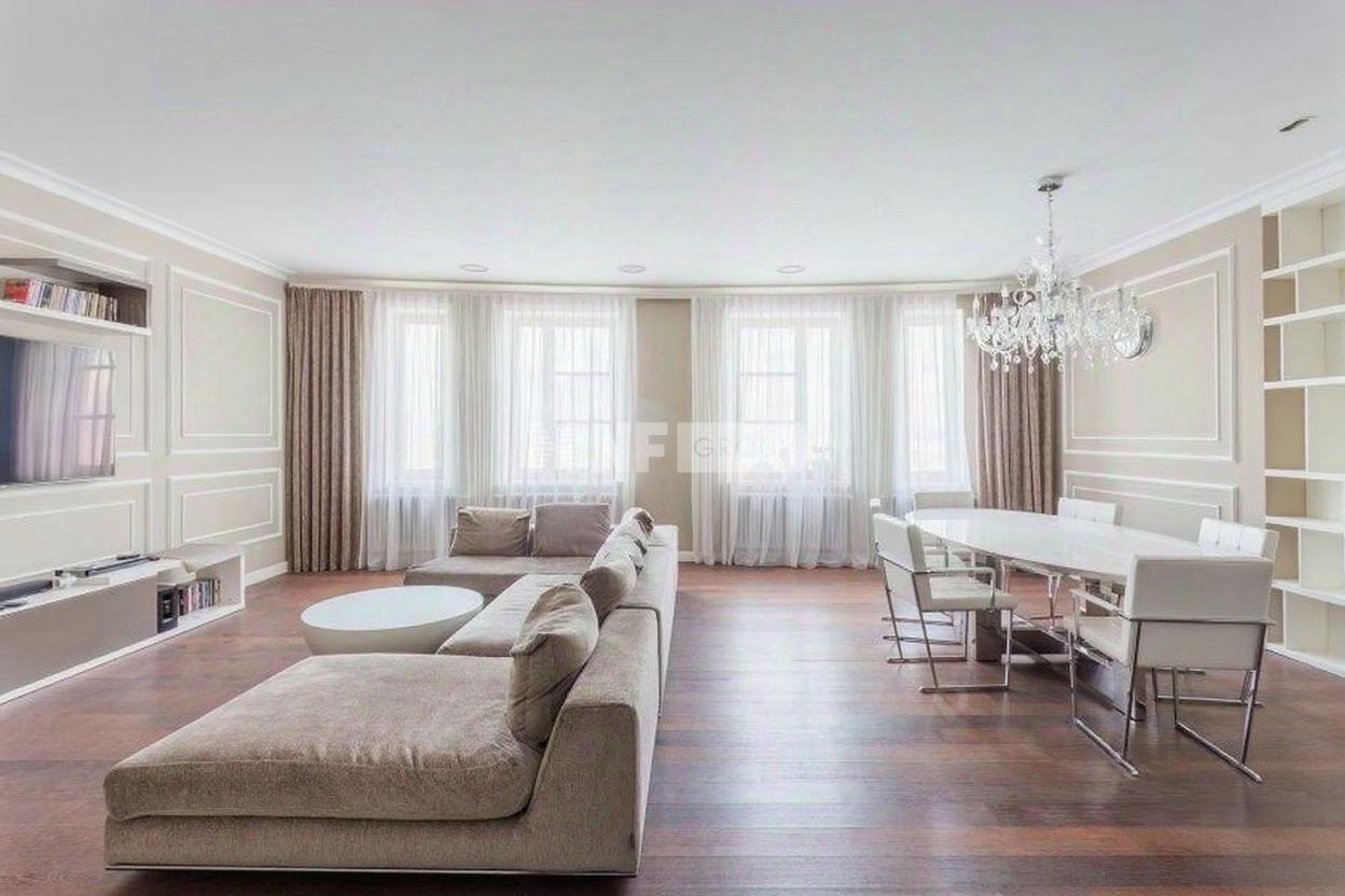 River House (Ривер Хаус)