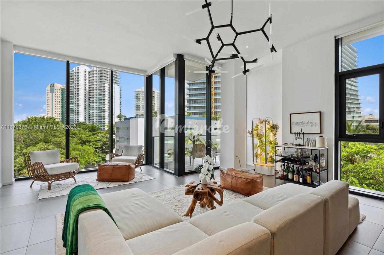 Кондоминиум в 3156 SW 27th Ave, 405 - Miami, Florida