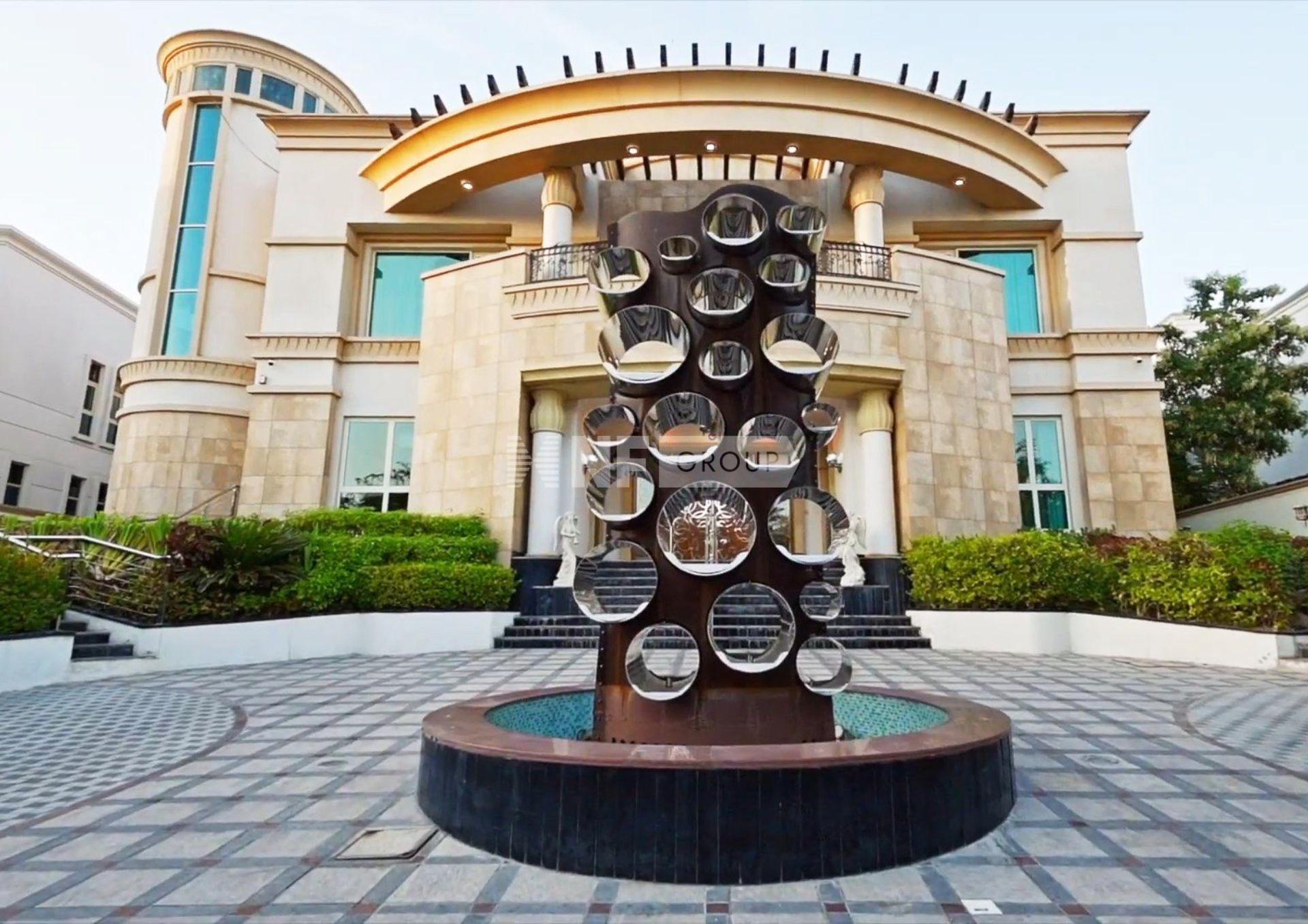 8 BR Villa in Emirates Hills